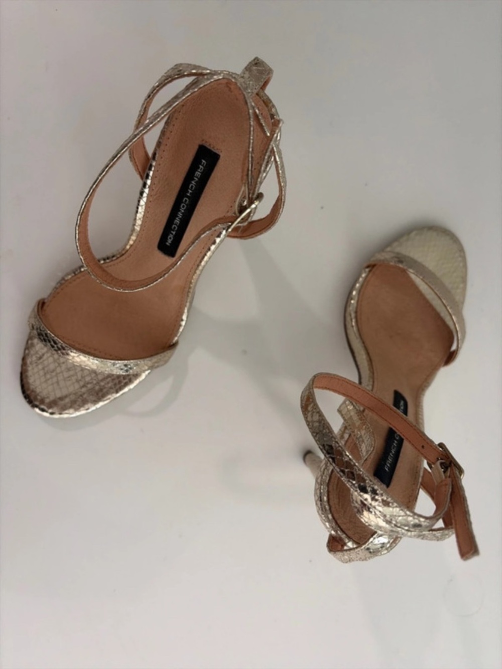 Gold heels - Picture 5 of 11